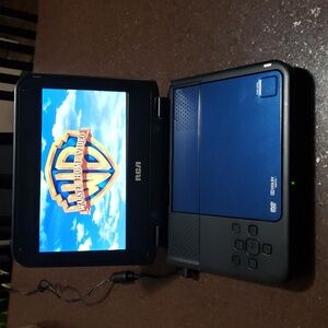 2009 RCA DRC6338B Portable DVD Player (8")